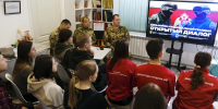 В Херсонской области росгвардейцы провели открытый диалог с представителями молодежных патриотических организаций - Henichesk.Ru