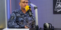 Росгвардеец рассказал в прямом эфире о службе и поддержке жителей Херсонской области - Henichesk.Ru